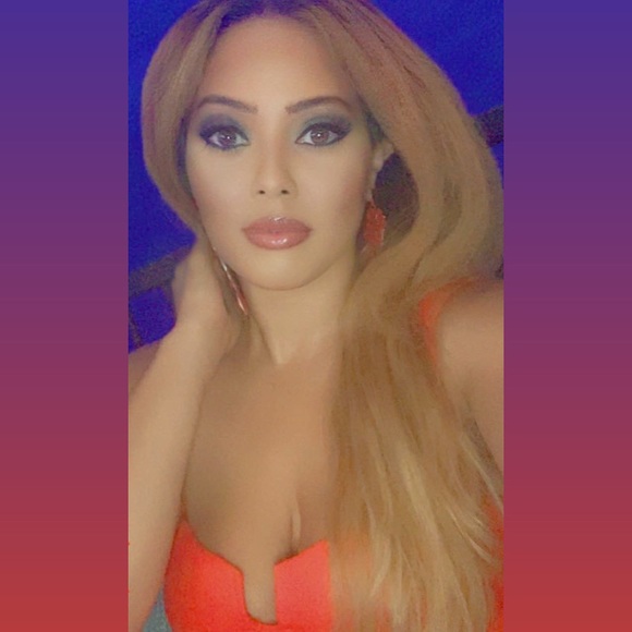 Profile Picture of Miss Horton (@feliciakatherin) on Poshmark