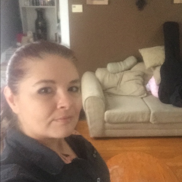 Profile Picture of Jenifer Lester (@jenifer11) on Poshmark