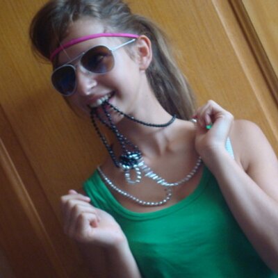 Profile Picture of Lea Picard (@leathefan) on Twitter