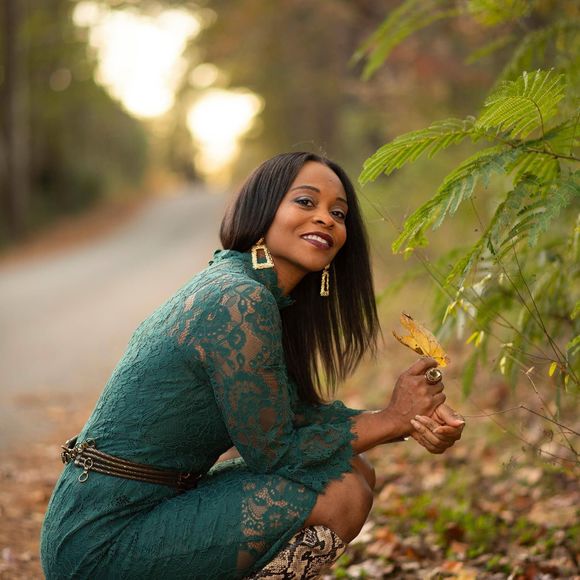 Profile Picture of Ash Shawn (@auwood40) on Poshmark