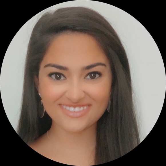 Profile Picture of Macy Lopez (@acemay01) on Poshmark