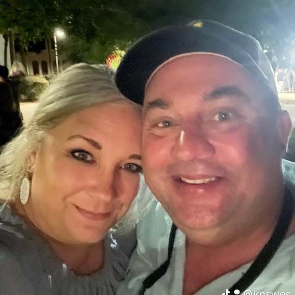 Profile Picture of Samantha Wesley (@knswes) on Poshmark