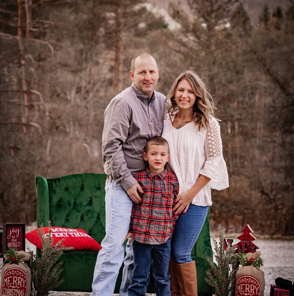 Profile Picture of Renee Angle (@rangle) on Poshmark