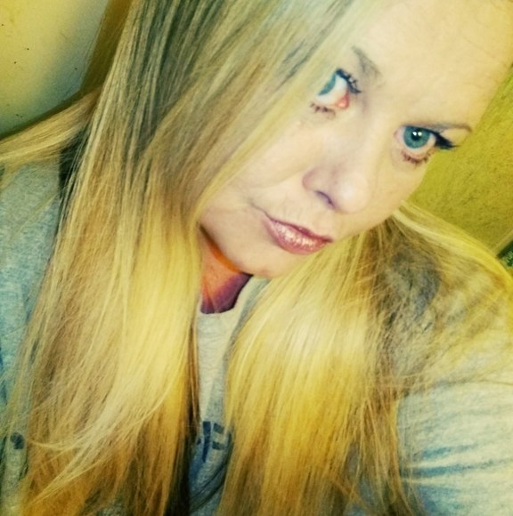 Profile Picture of Crystal Keith (@cleanstart4u2) on Poshmark