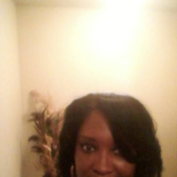 Profile Picture of Lori Ivory-campbell (@licu66) on Poshmark