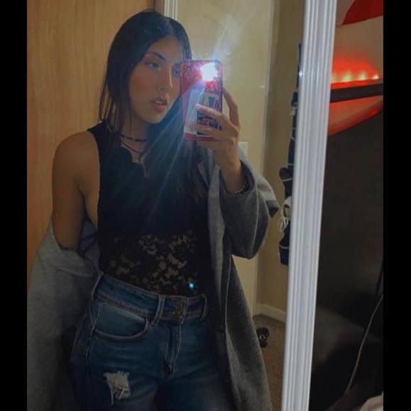 Profile Picture of Andrea Herrera barron (@andreaherrera15) on Poshmark