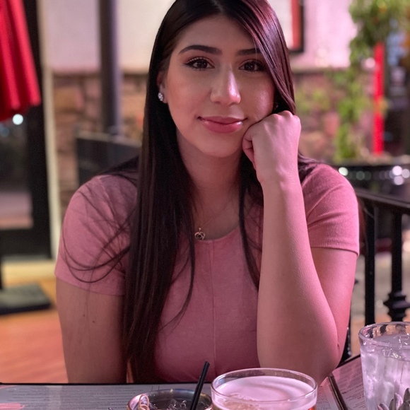 Profile Picture of Crystal Lugo (@clugo12) on Poshmark