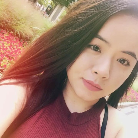 Profile Picture of Navie Nguyen (@navienguyen) on Poshmark