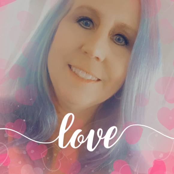 Profile Picture of Lisa Short (@monalisa091868) on Poshmark