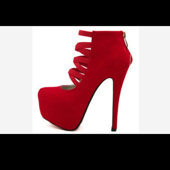 Profile Picture of Shoe time Time (@shoe_time) on Poshmark