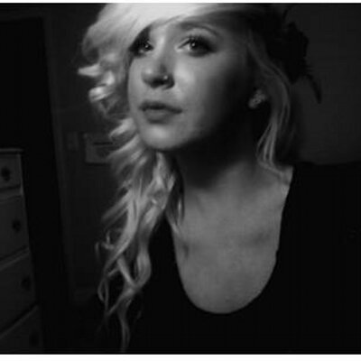 Profile Picture of Ashlee Andrews (@meowshlee) on Twitter