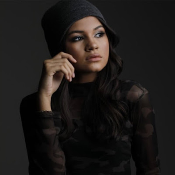 Fernanda Kelly - Poshmark Profile Picture of Fernanda Kelly (@fernandakelly) on Poshmark