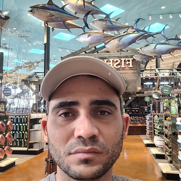 Profile Picture of Angel Borrero cubells (@angelborrero705) on Poshmark