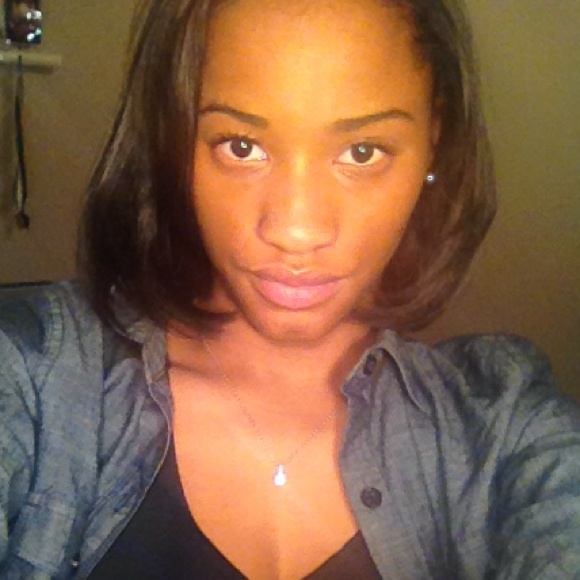 Profile Picture of Jade Adams (@l0ve_jade_) on Poshmark