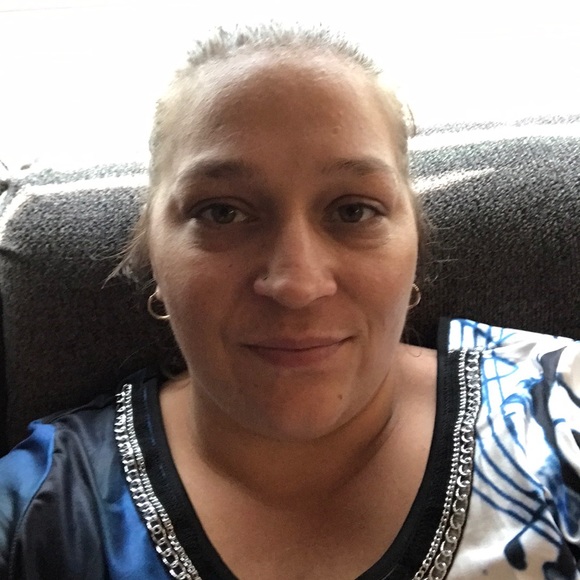 Profile Picture of Nicole Roenicke (@nicole_roenicke) on Poshmark