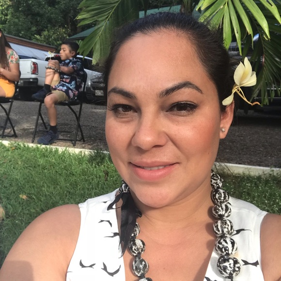 Profile Picture of Yesenia Barboza (@yessib50) on Poshmark