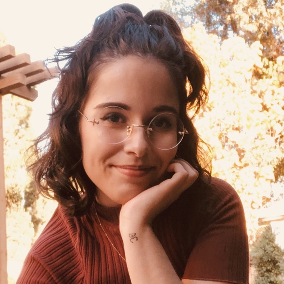 Profile Picture of Andrea Lausell (@andrealausell) on Poshmark