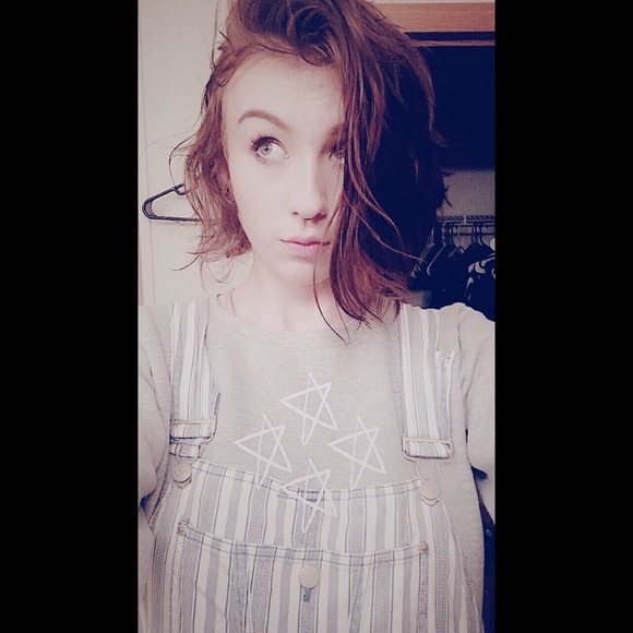 Profile Picture of Jesseca Macdonald (@justjesseca18) on Poshmark