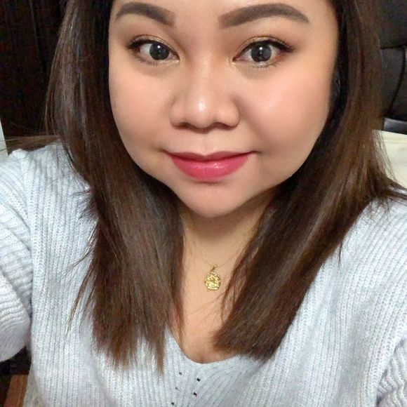 Profile Picture of Anne Macaraeg (@anniesantos) on Poshmark