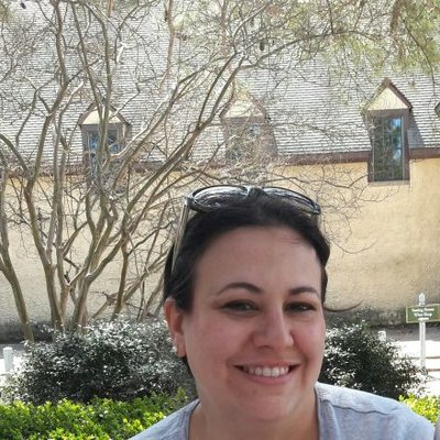 Profile Picture of Nicole DeVries (@nicscud) on Twitter
