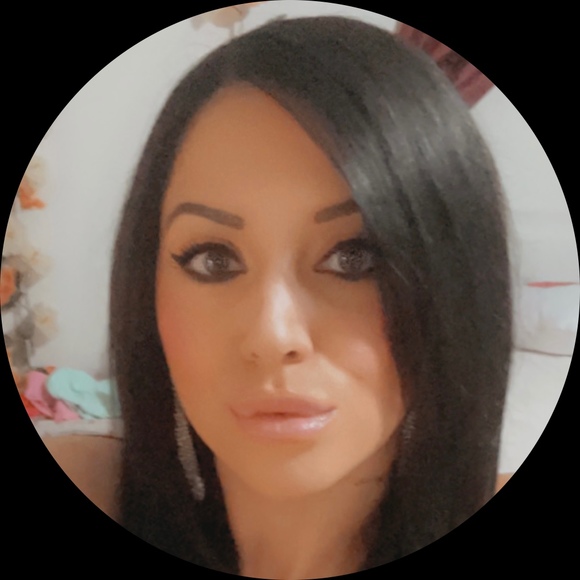 Profile Picture of Pary Al zahawi (@pary88) on Poshmark