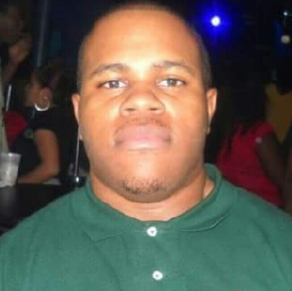 Profile Picture of Charles Peterson (@charliep389) on Poshmark