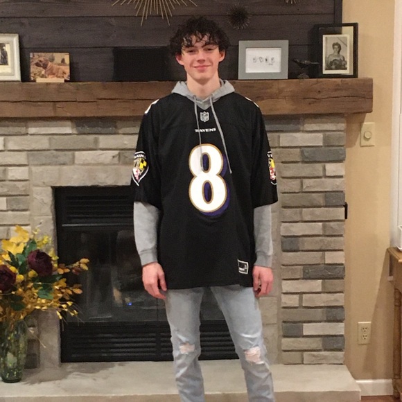 Profile Picture of Charles Mitchell (@charliemitch14) on Poshmark