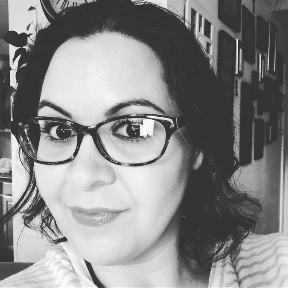 Profile Picture of Angie Ioannides (@chefette83) on Poshmark