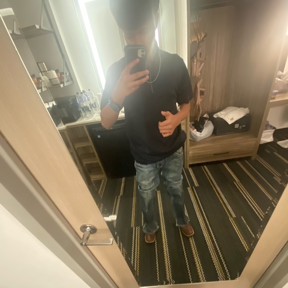 Profile Picture of Devin Phillips (@devinphillips67) on Poshmark