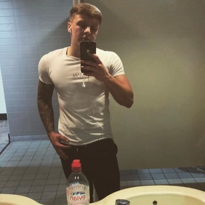 Profile Picture of Connor (@ConnorWhiting98) on Twitter