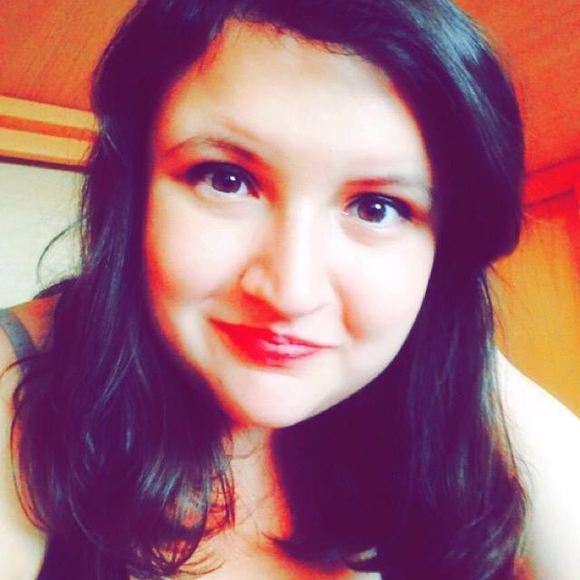 Profile Picture of Rebecca Hahn (@rlhfaith) on Poshmark