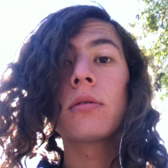 Profile Picture of Oscar Isaac (@oskeetskeet) on Poshmark