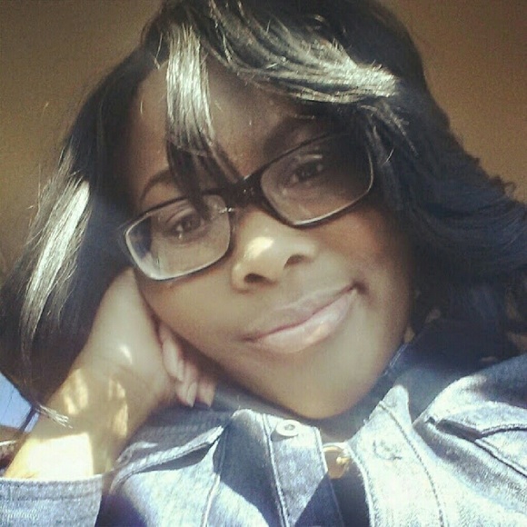 Profile Picture of Samantha Mallett (@smallett95) on Poshmark