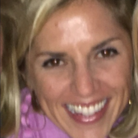 Profile Picture of Lee Kennelly (@nlpf) on Poshmark