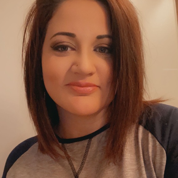 Profile Picture of Shannon Rindal (@grindal83) on Poshmark