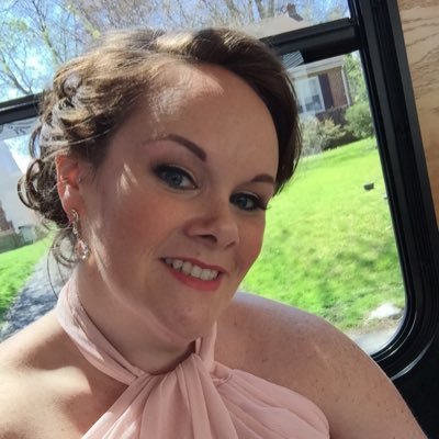 Profile Picture of Amanda R Manners (@MandyraeManners) on Twitter