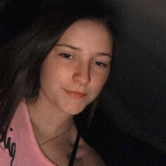 Profile Picture of Emily Keller (@emilykeller222) on Poshmark