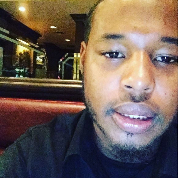 Andre Burgess - Poshmark Profile Picture of Andre Burgess (@andre_money2021) on Poshmark