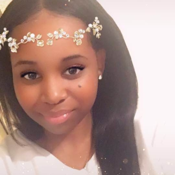 Profile Picture of Ebony Manning (@lovienia) on Poshmark