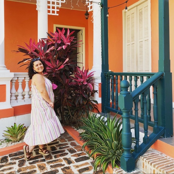 Profile Picture of Cassandra Burger (@cassandraburger) on Poshmark