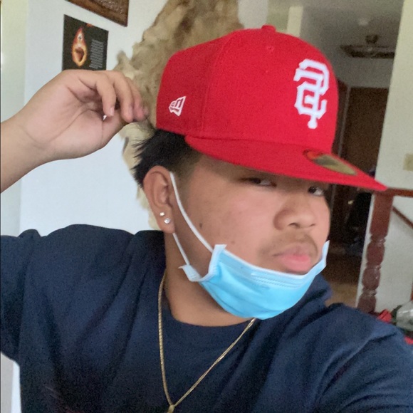 Profile Picture of Cyron Capili (@cyroncapili) on Poshmark