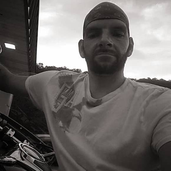 Profile Picture of Travis Copen (@traviscopen) on Poshmark