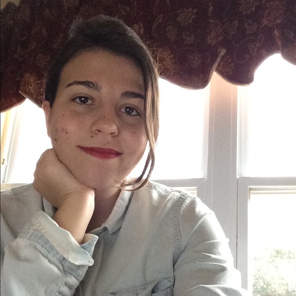 Profile Picture of Alexis Difiore (@lexilove421) on Poshmark