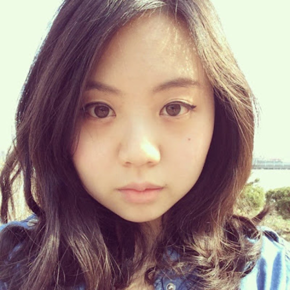 Profile Picture of Alice Chiu (@alicechiuie) on Poshmark