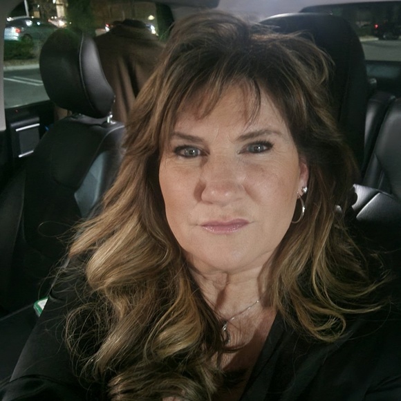 Profile Picture of Eileen Simpson (@bebeone1) on Poshmark