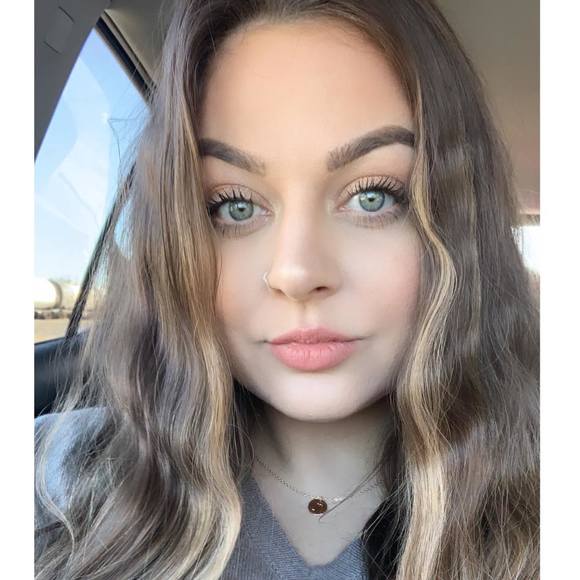 Profile Picture of Chelsea Genisio (@cgenisio) on Poshmark