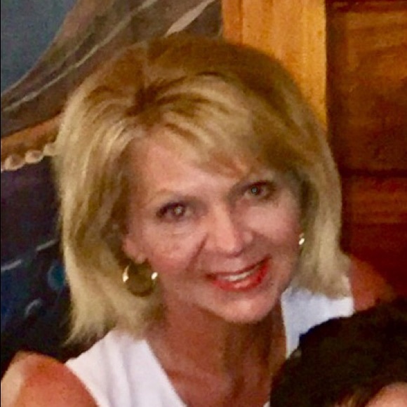 Profile Picture of Joyce Dellovade (@dellovade2) on Poshmark