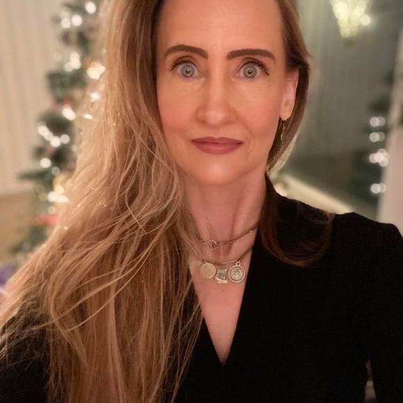 Profile Picture of Molly Ulmen (@molly_ulmen) on Poshmark
