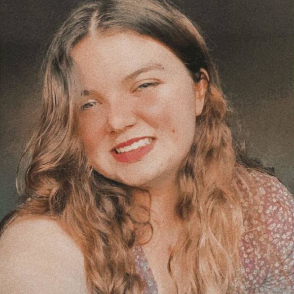 Profile Picture of Mackenzie Boyer (@mackenzieboyer) on Poshmark