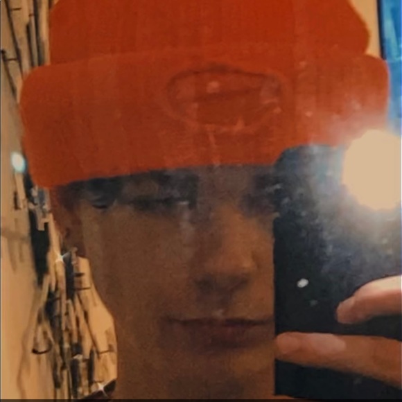 Profile Picture of Eli Latour (@eliilatour) on Poshmark